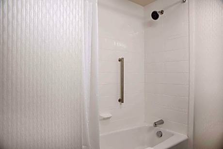 Queen Room with Two Queen Beds - Hearing Access/Non-Smoking