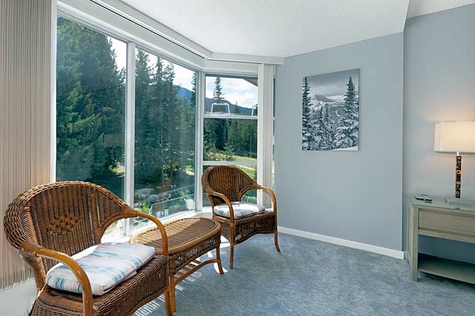 The Woodrun Lodge by Whiski Jack