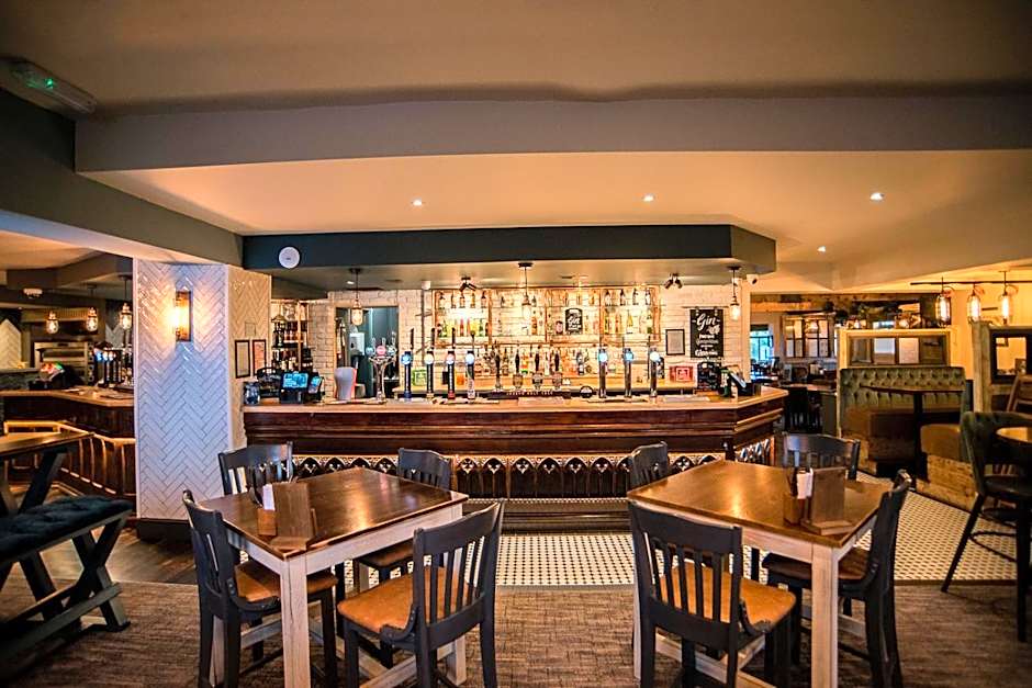 Cat & Lion Country Pub and Hotel