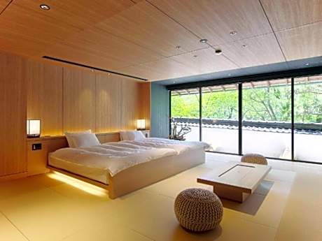 Deluxe Suite with Spa Bath