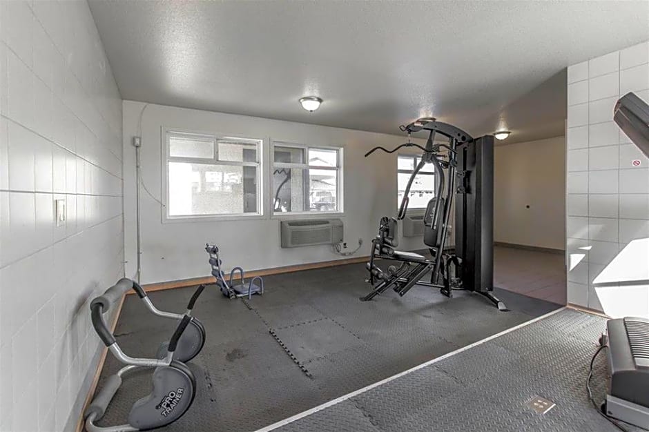 Econo Lodge Inn & Suites