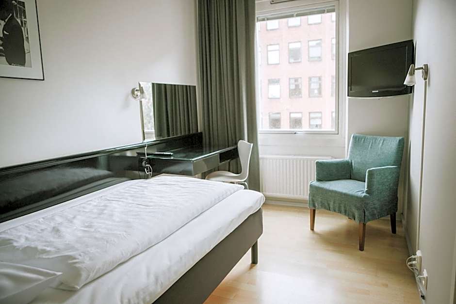 Photo 1 of 8 of Compact Single Room