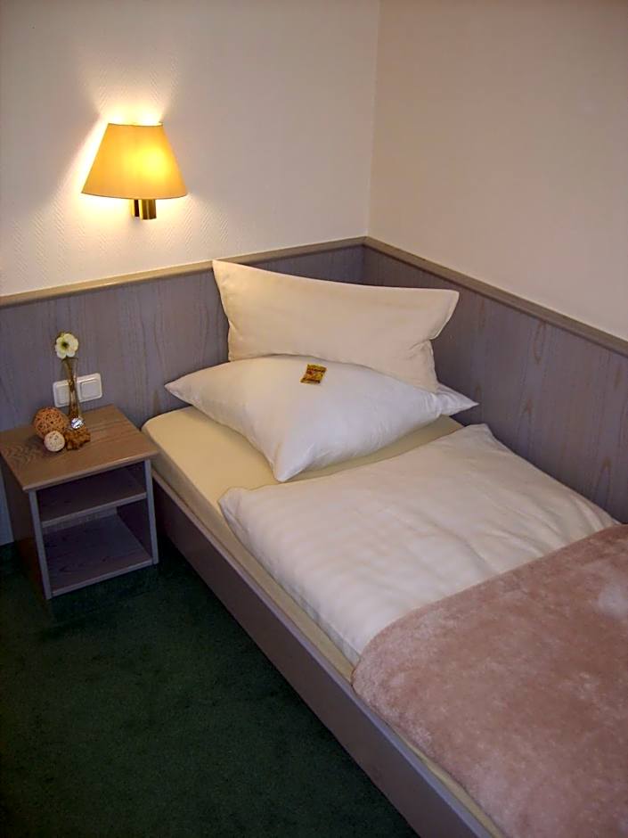 Photo 1 of 16 of Single Room
