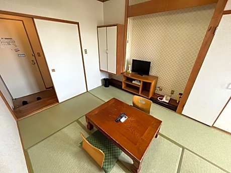 Japanese-Style Triple Room with Shared Bathroom - Smoking