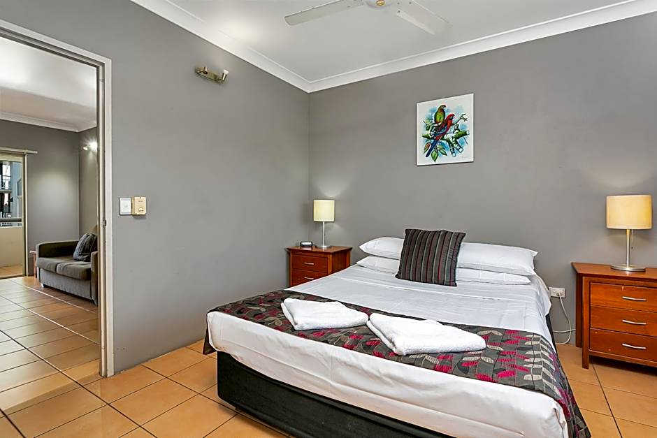 Cairns Reef Apartments & Motel