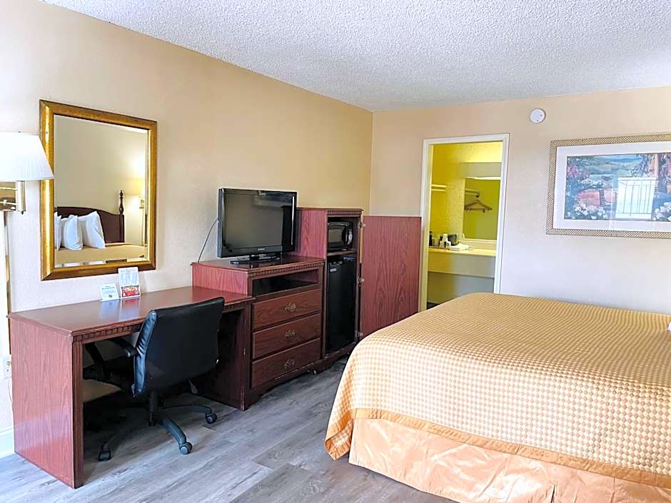 Relax Inn Perry National Fairgrounds Area I-75