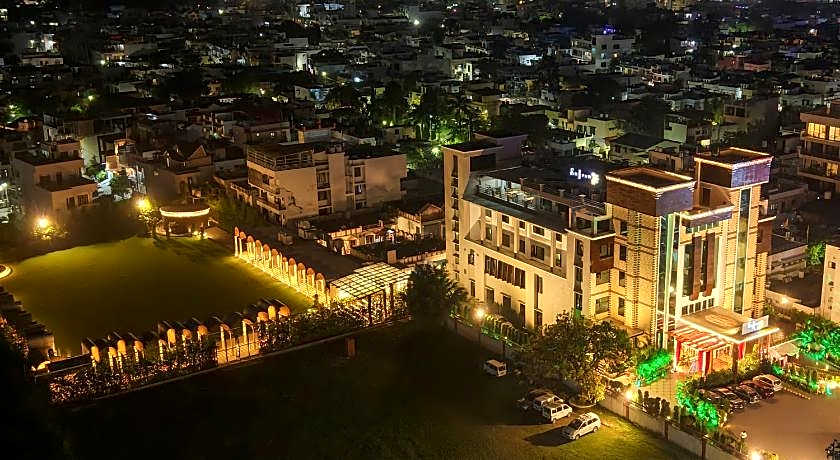 Hotel Saffron Leaf