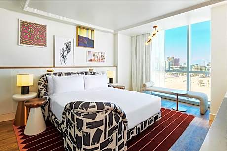 Ruby Grand Corner King Suite - Hearing Accessible