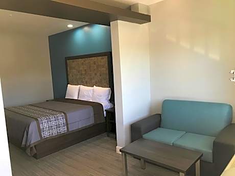 Deluxe King Suite