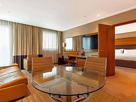 One-Bedroom Prestige Suite and Lounge Access