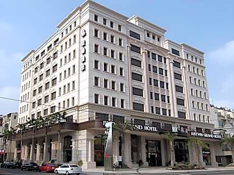 Justwin Grand Hotel