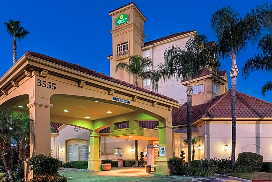 La Quinta Inn & Suites by Wyndham Ontario Airport