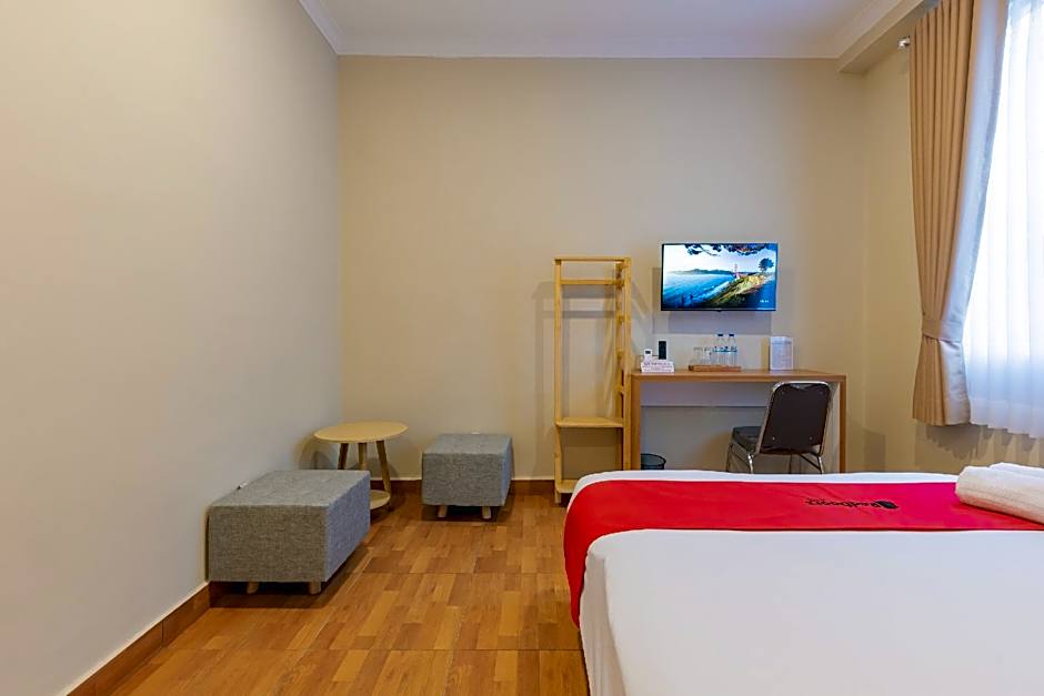 RedDoorz Plus @ Bagusrangin Street 2