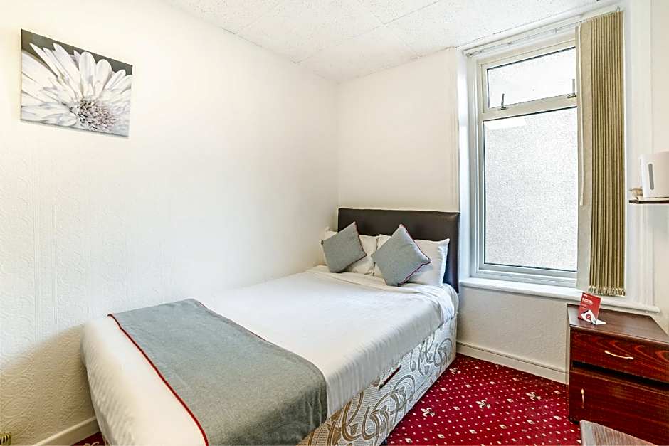 OYO The Golden Cheval Hotel & Shisha Bar