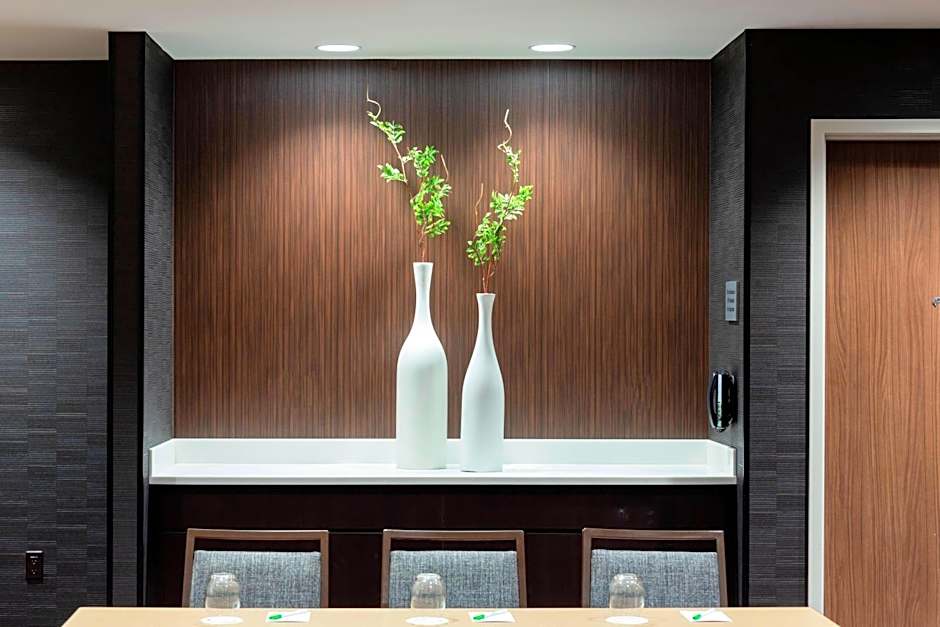 Courtyard by Marriott New York Queens/Fresh Meadows