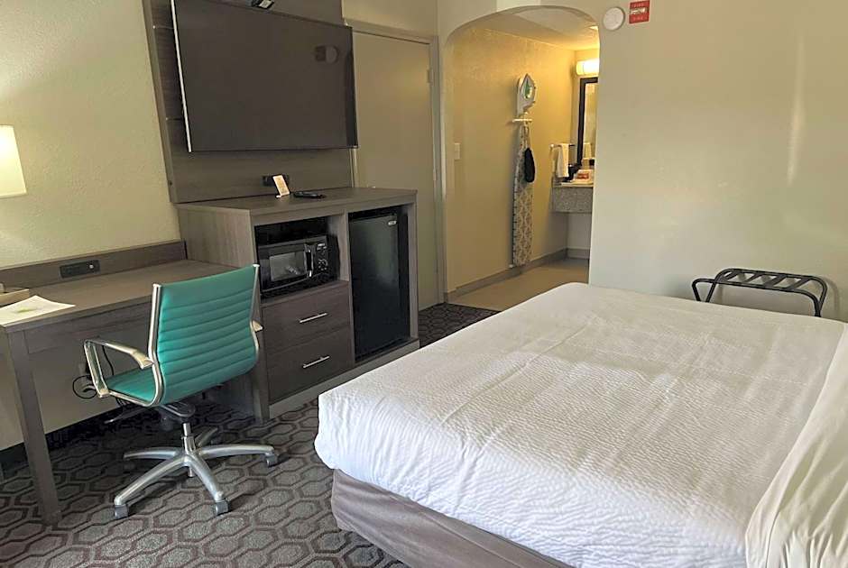 Days Inn by Wyndham Wagoner