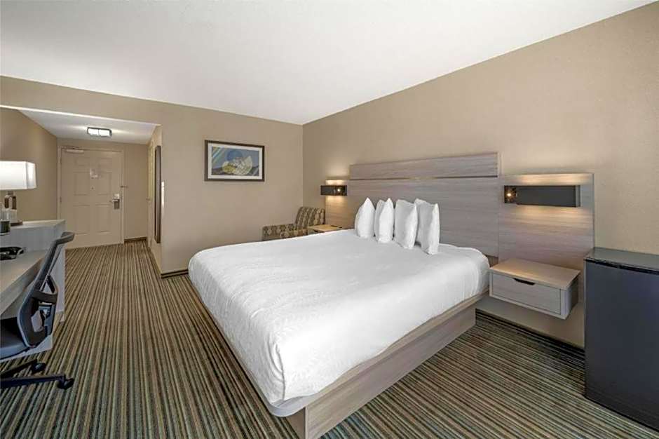 Best Western Plus Twin View Inn & Suites