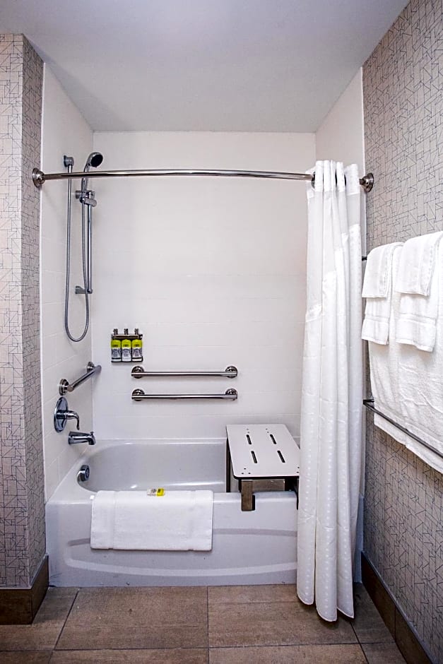 Holiday Inn Express and Suites Rehoboth Beach By IHG