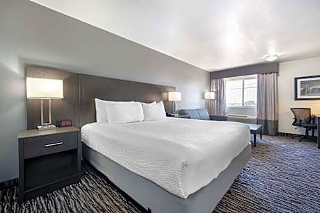 1 KING BED,NSMK,HI SPEED NET,HAIR,COFMKR,REFRIG,FULL BREAKFAST