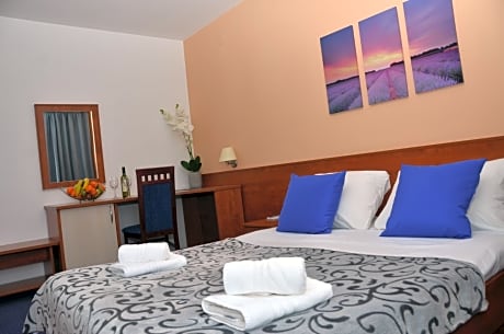 Standard - Breakfast & Free Wi-Fi