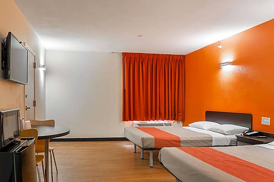 Motel 6-New Orleans, LA - Near Downtown