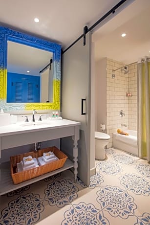 Loews Sapphire Falls Resort at Universal Orlando