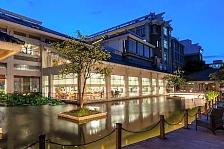 Jiashan Luoxingge Junting Hotel