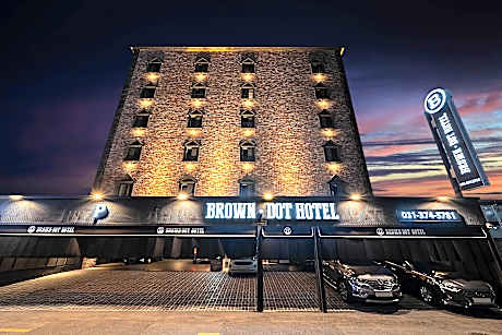 brown-dot hotel
