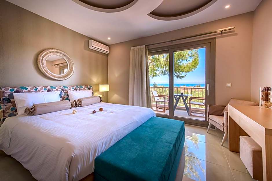 Koukounaria Hotel & Suites