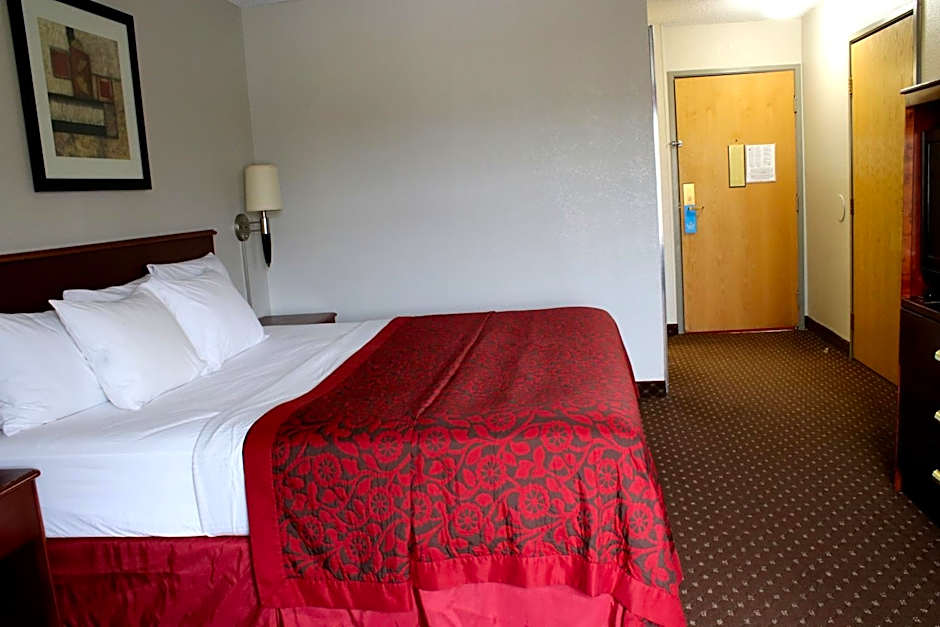 Days Inn & Suites by Wyndham Bloomington/Normal IL