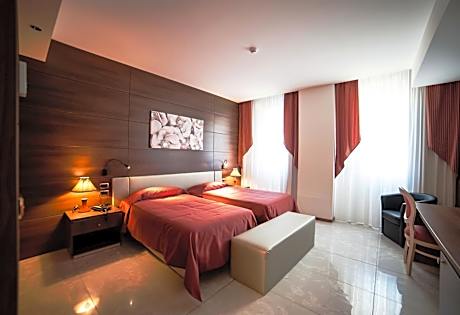 Twin Room with Private Bathroom