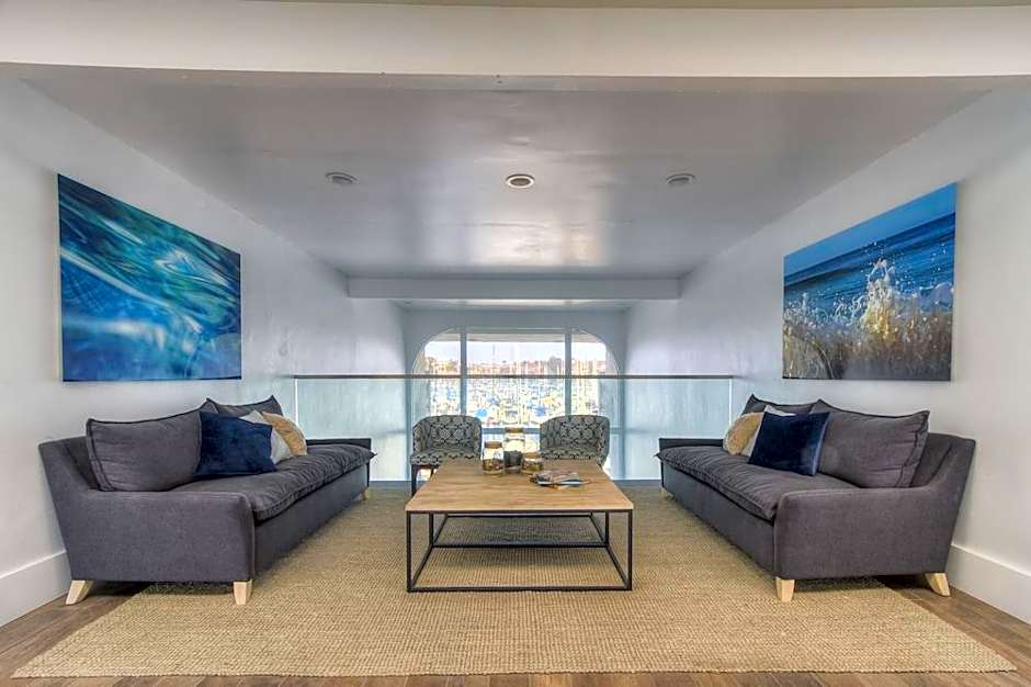 Oceanside Marina Suites
