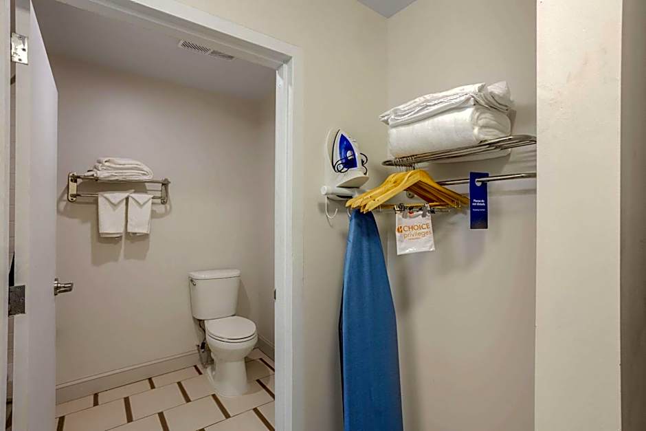 Comfort Inn & Suites Mt Laurel - Philadelphia