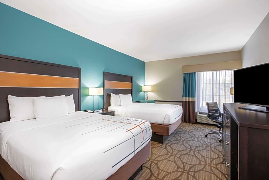 La Quinta Inn & Suites by Wyndham West Little Rock