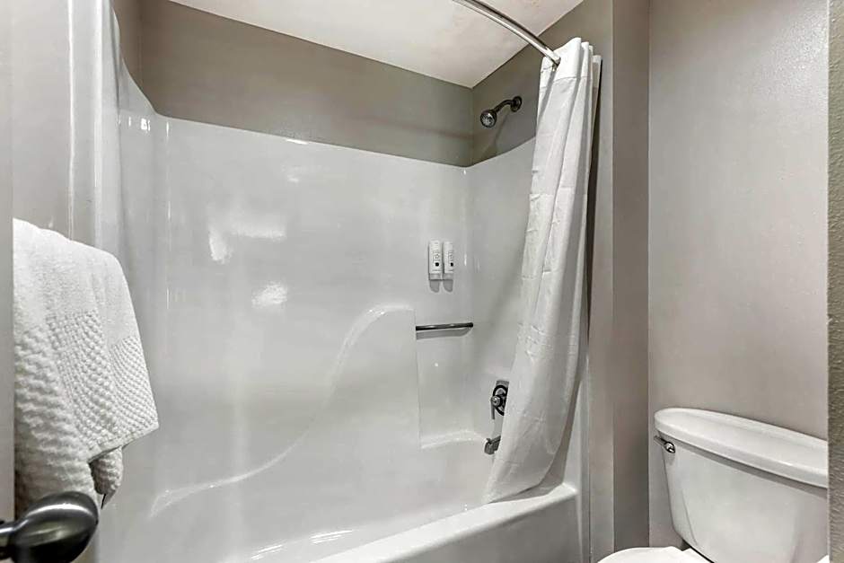 Quality Inn & Suites Raleigh Durham Airport