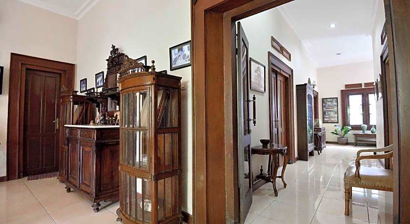 Ndalem Maharani Guest House