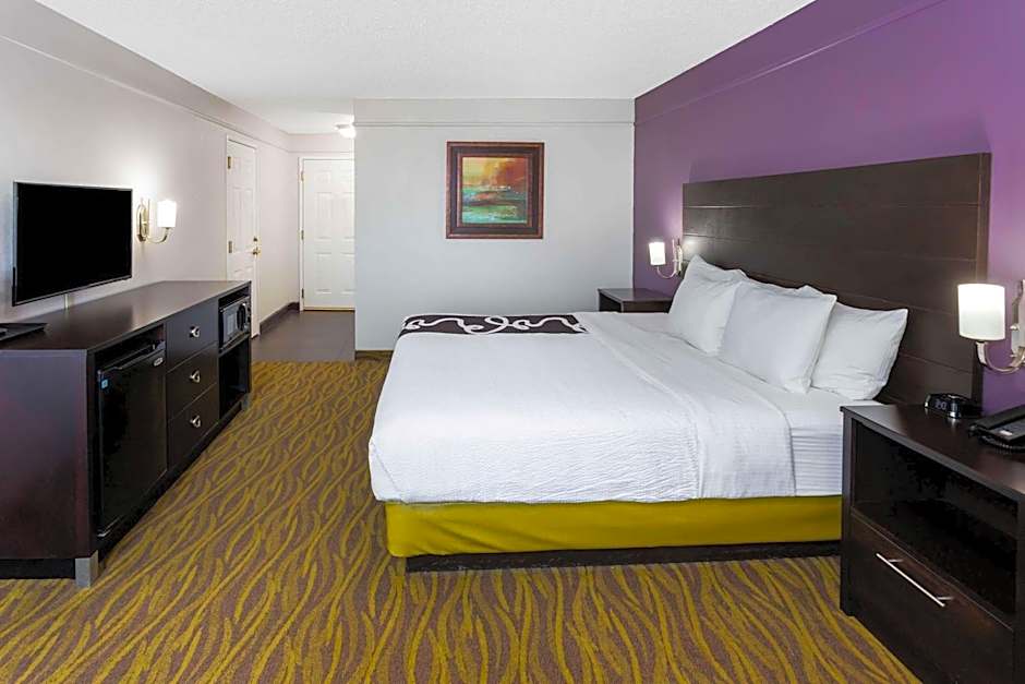 La Quinta Inn & Suites by Wyndham Laredo Airport