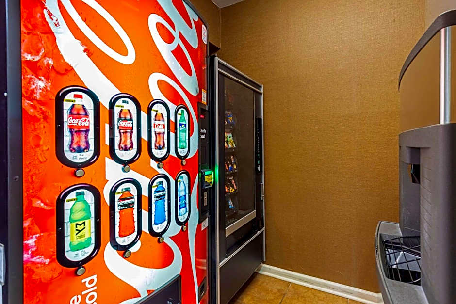 Comfort Inn & Suites Canton Riverstone Area