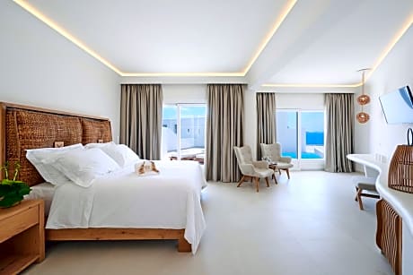 Exclusive Suite with Private Pool and Side Sea View