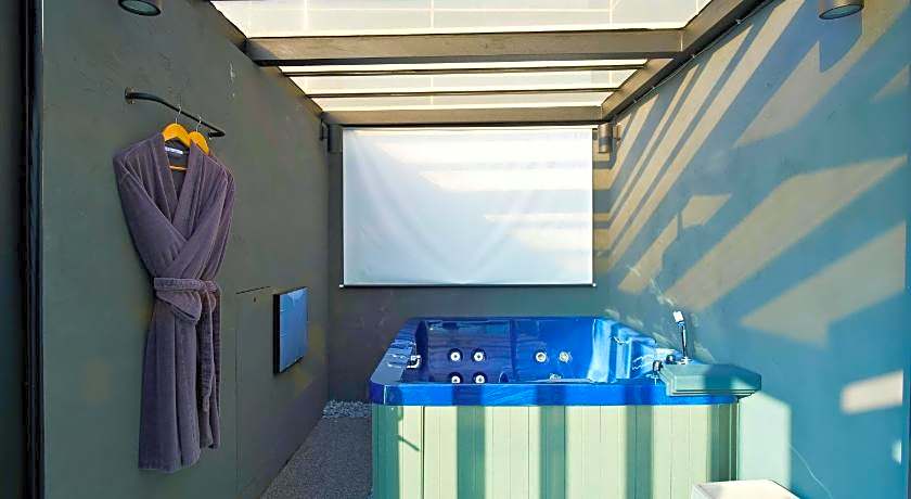 Paju Khills the terrace