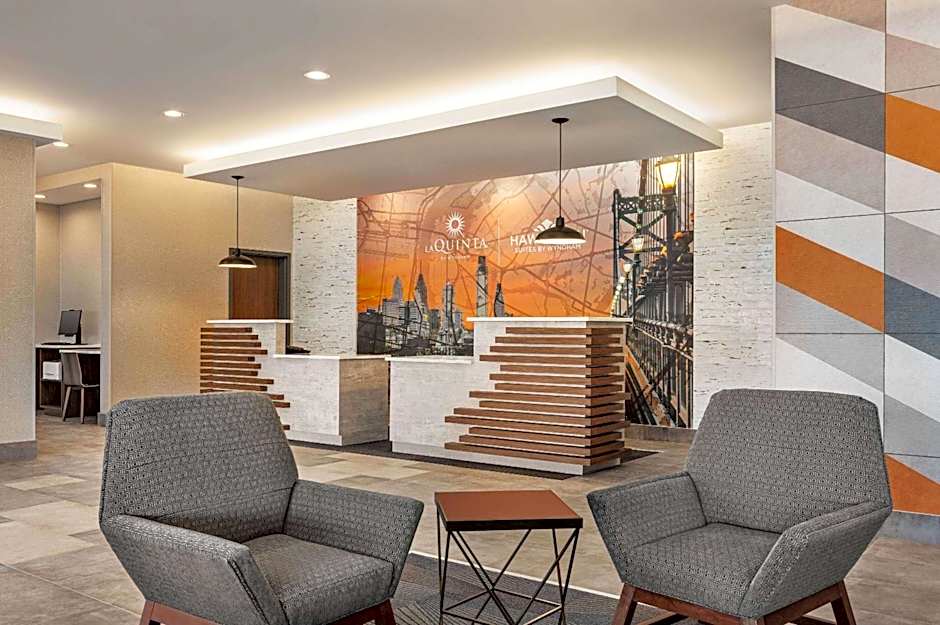 La Quinta Inn & Suites by Wyndham Mount Laurel Moorestown