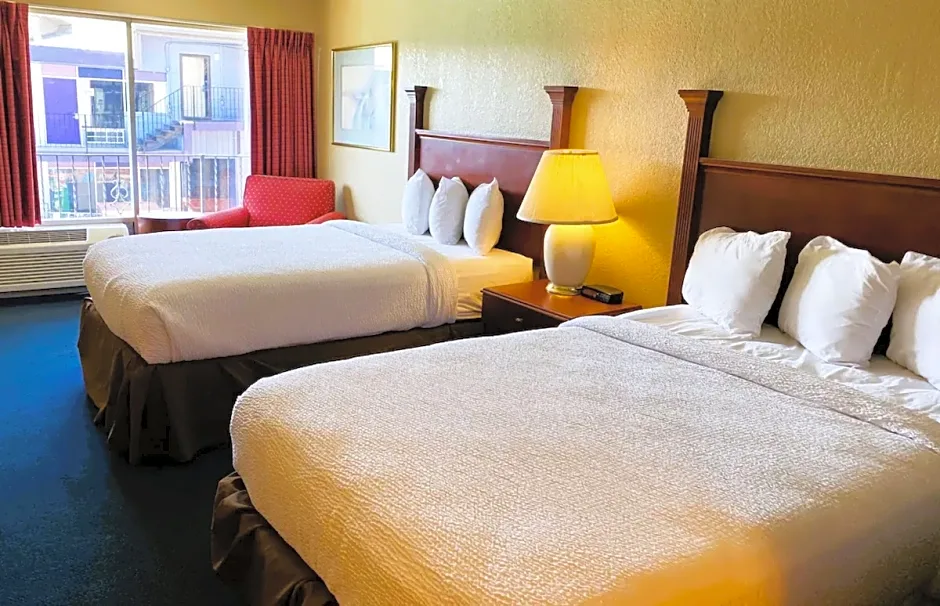 District Hotel Oklahoma City, I-44 By OYO