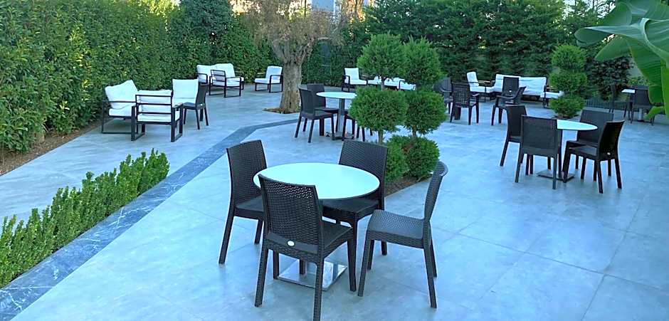 B Business Hotel & Spa