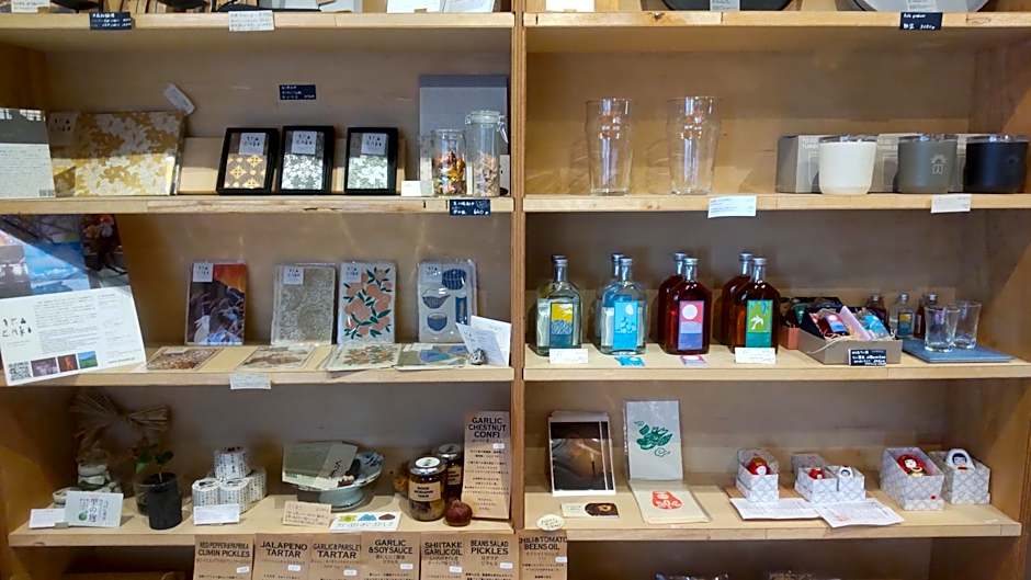 Hostel & Tatami Bar Uchikobare -内子晴れ-