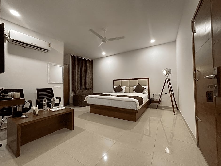 Photo 1 of 9 of Premium Room with King Bed