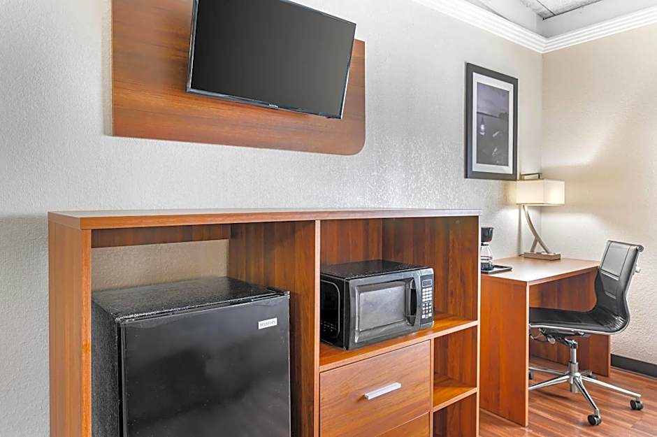 Quality Inn & Suites Kansas City - Independence I-70 East