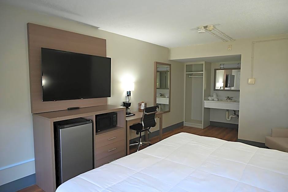 Whalers Inn and Suites