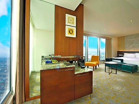 Premium Corner King Room - Non-Smoking
