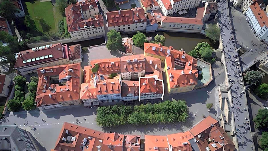 Hotel At the Golden Scissors
