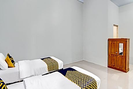 SPOT ON Room without Air Conditioning